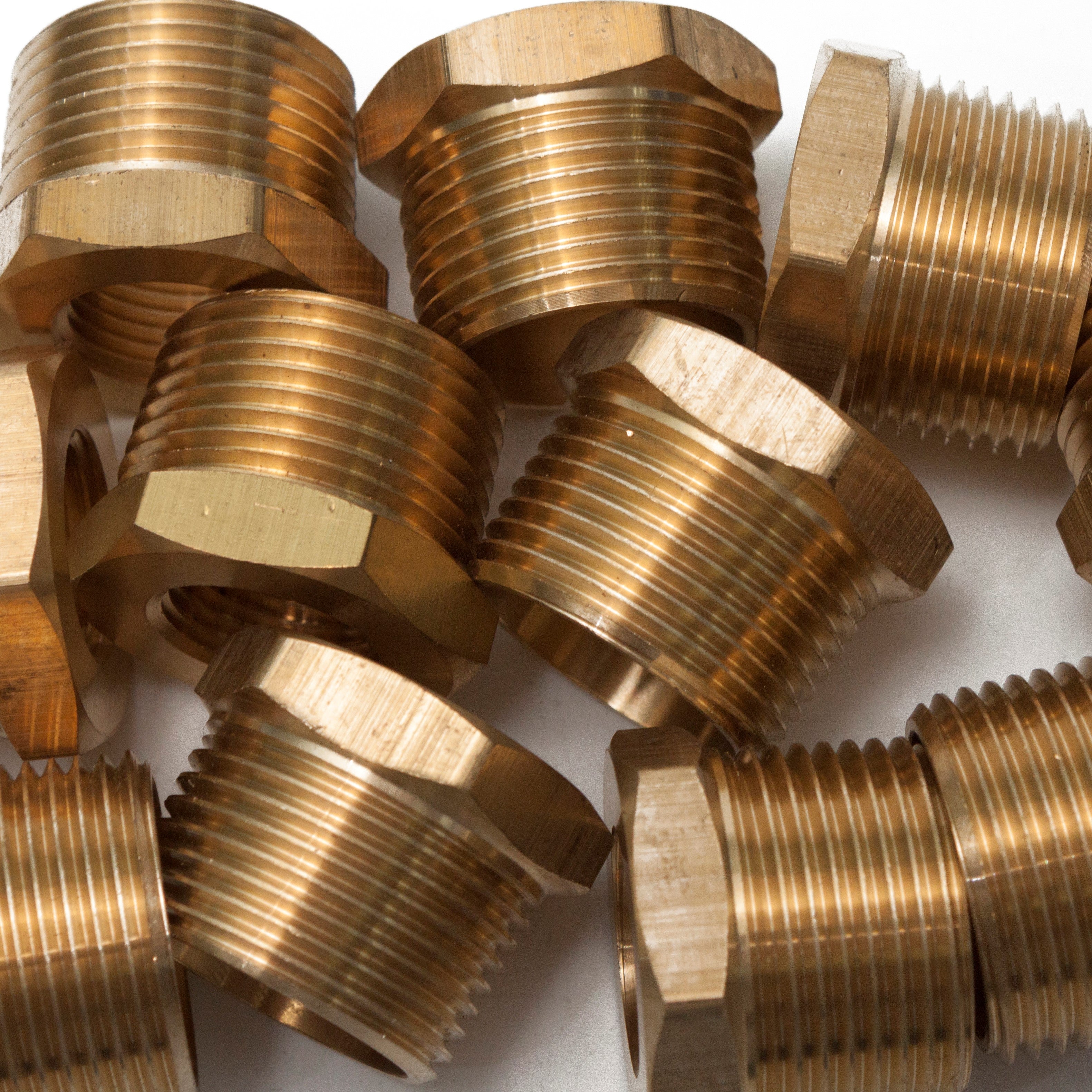LTWFITTING Lead Free Brass Hex Pipe Bushing Reducer Fittings 1 Inch Male x 1/2 Inch Female NPT (Pack of 100)