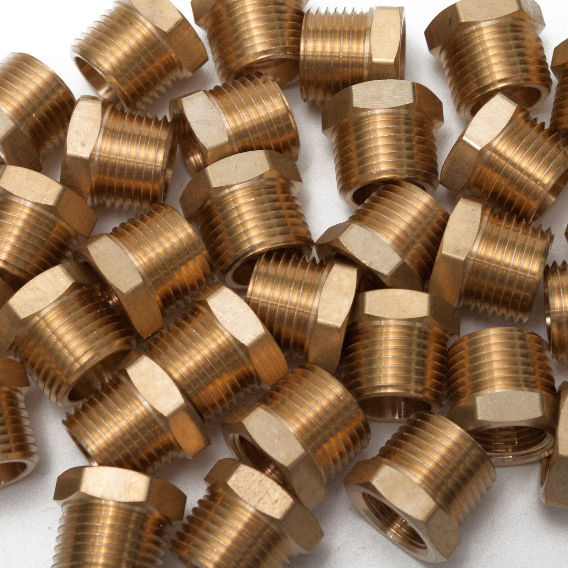 LTWFITTING Lead Free Brass Hex Pipe Bushing Reducer Fittings 1/2 Inch Male x 3/8 Inch Female NPT (Pack of 400)