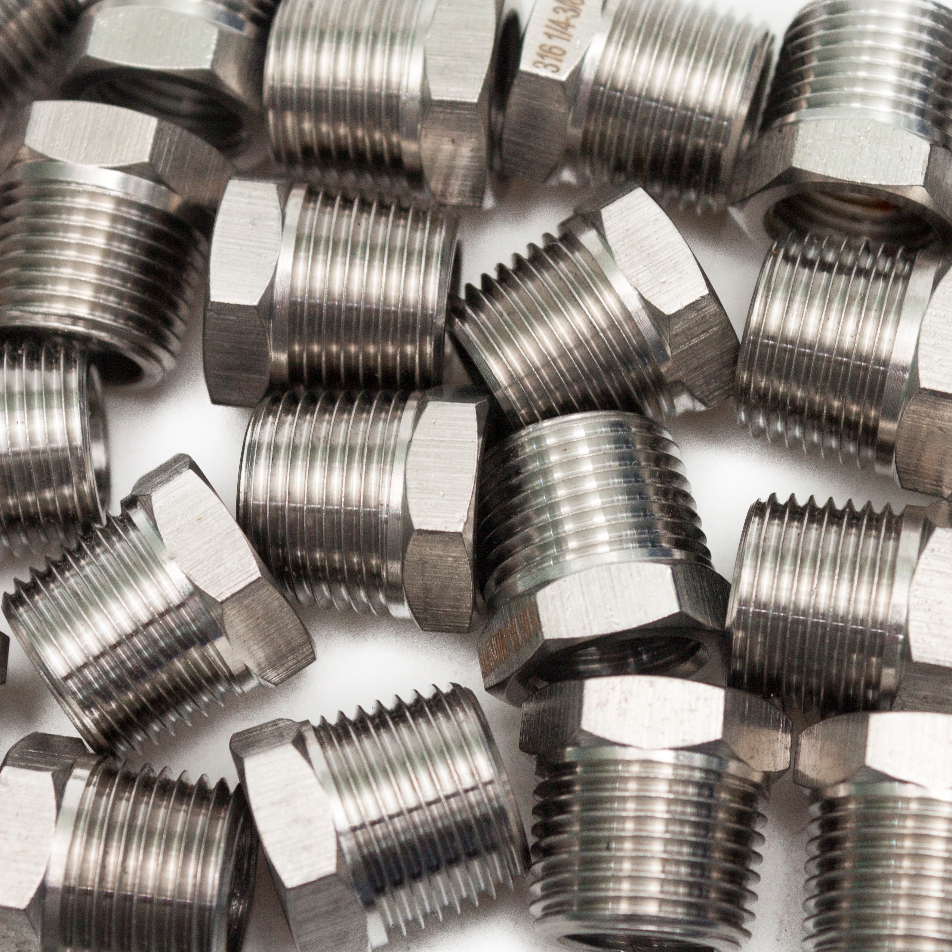 LTWFITTING Bar Production Stainless Steel 316 Pipe Hex Bushing Reducer Fittings 3/8 Inch Male x 1/4 Inch Female NPT Fuel Water Boat (Pack of 700)