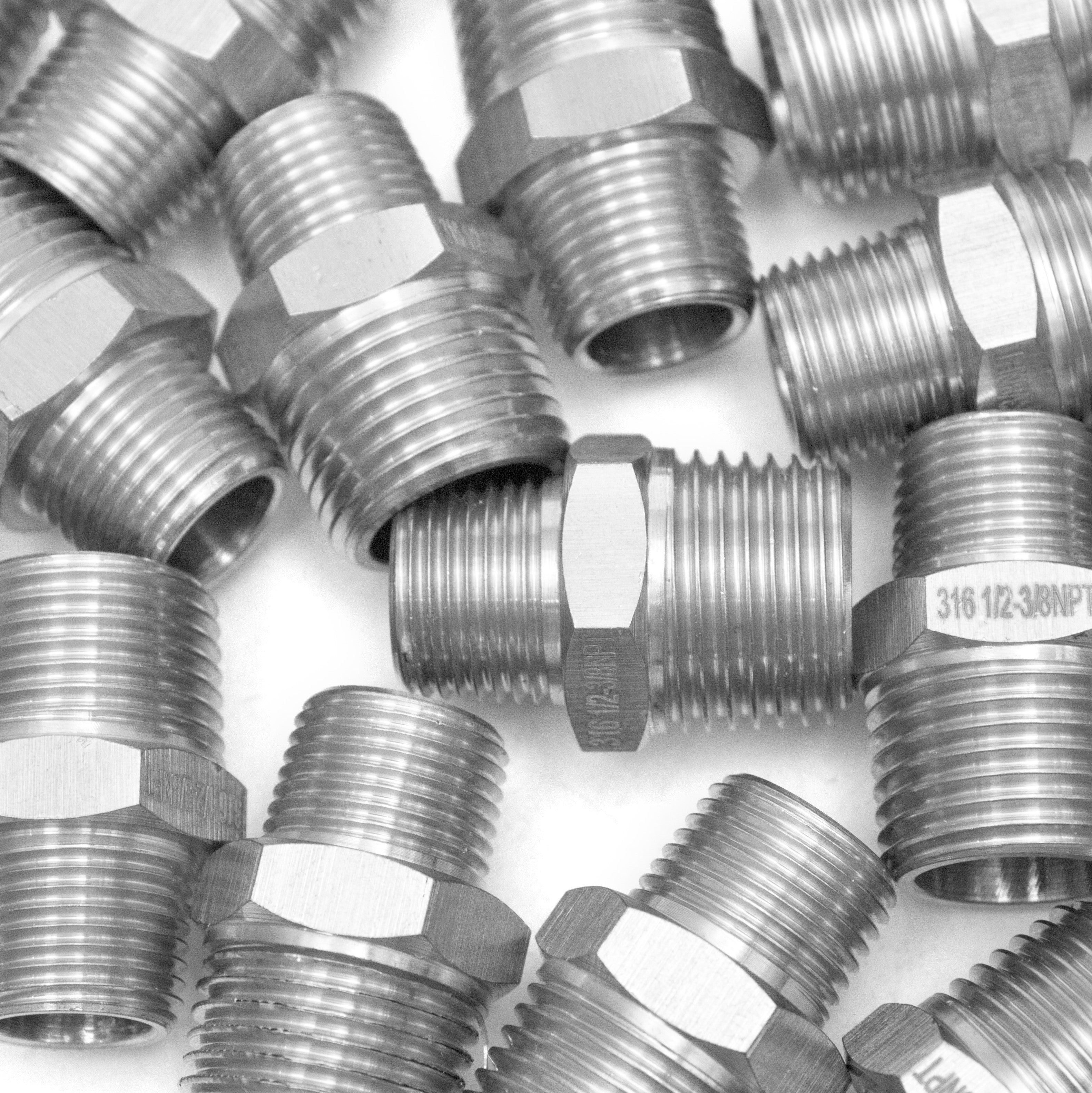 LTWFITTING Bar Production Stainless Steel 316 Pipe Hex Reducing Nipple Fitting 1/2 Inch x 3/8 Inch Male NPT Water Boat (Pack of 300)