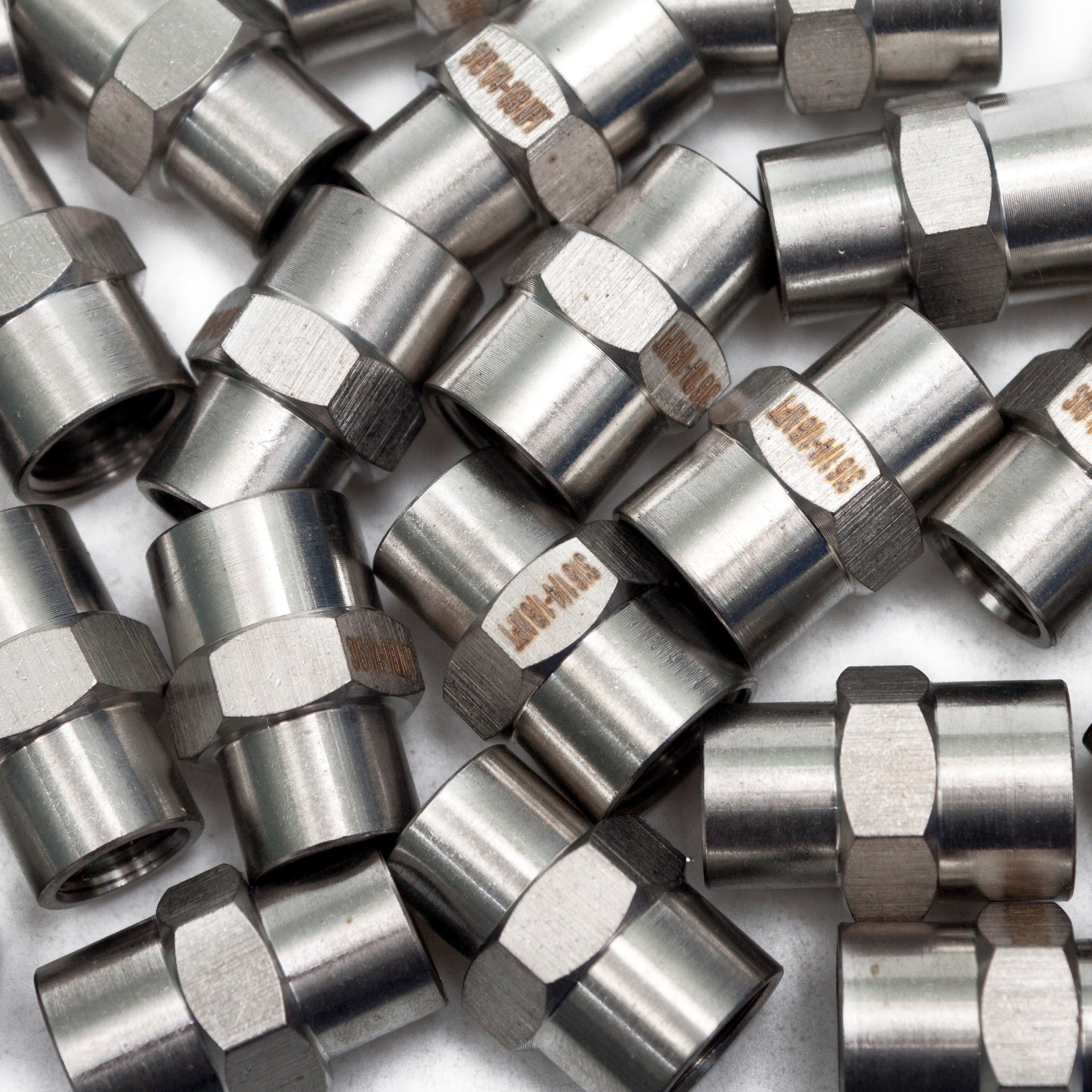 LTWFITTING Bar Production Stainless Steel 316 Pipe Fitting 1/4 Inch x 1/8 Inch Female NPT Reducing Coupling Water Boat (Pack of 600)