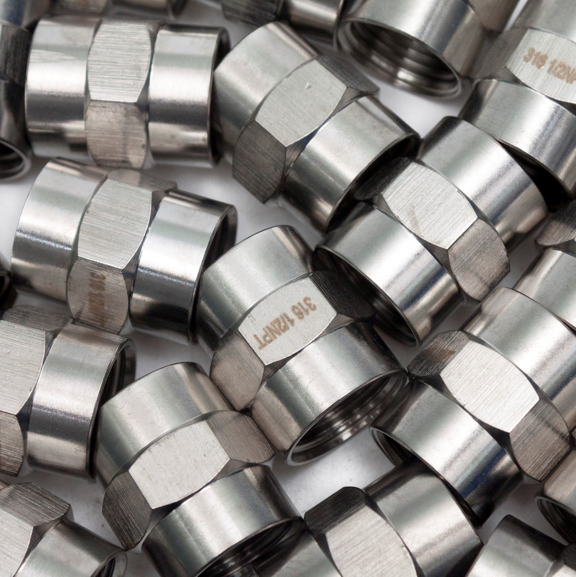 LTWFITTING Bar Production Stainless Steel 316 Pipe Fitting 1/2 Inch Female NPT Coupling Water Boat (Pack of 300)